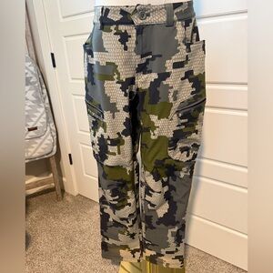KUIU Women's Straight Leg Camo Pants - Verde